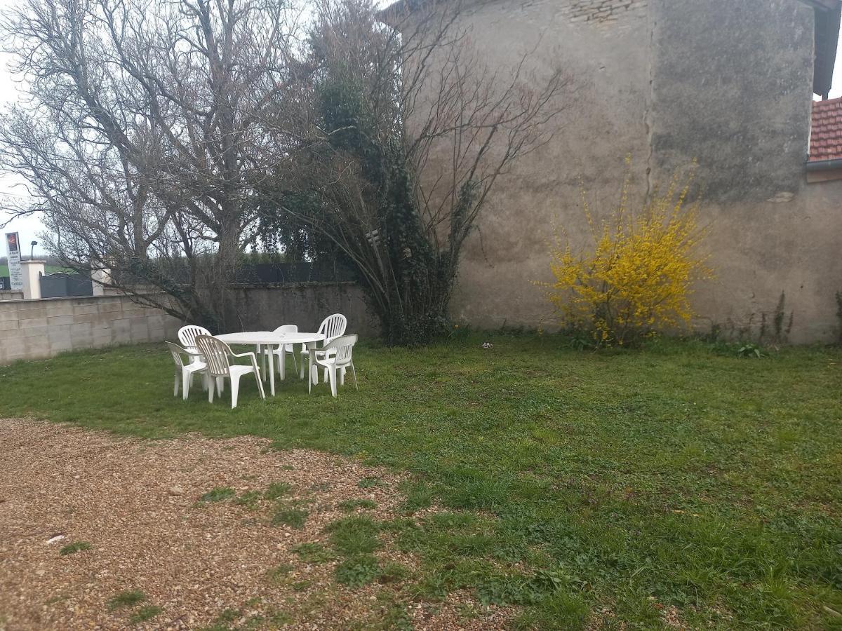 L'Univers, Vous Et Nous Pouilly-sur-Vingeanne Eksteriør billede